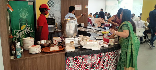 photo de Dev Cafe & Refreshment à Gandhinagar