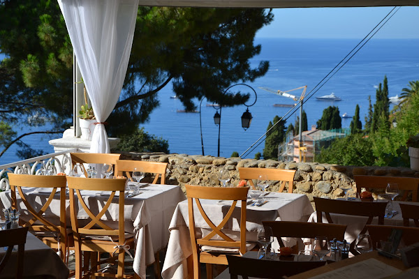 photo de La Roquebrunoise Restaurant vue mer et château à Roquebrune-Cap-Martin