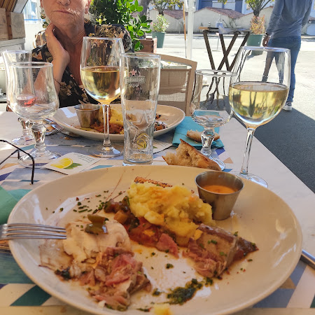 photo de RESTAURANT LA MAREE , Fruits de Mer et Poissons à La Rochelle
